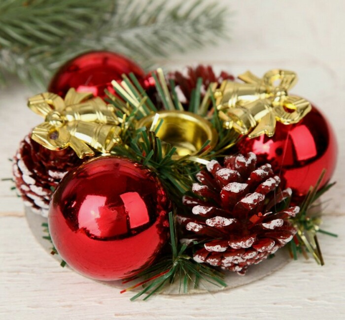 Подсвечник на одну свечу Колокольчики шишки шарики 11х4см отв d-2см